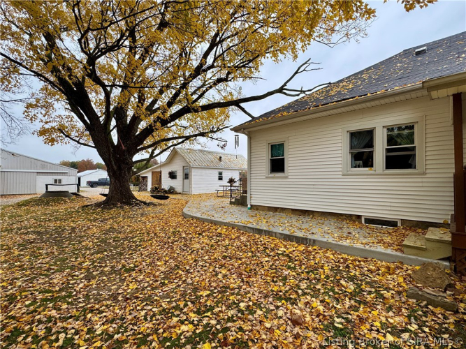 Listing Image 4