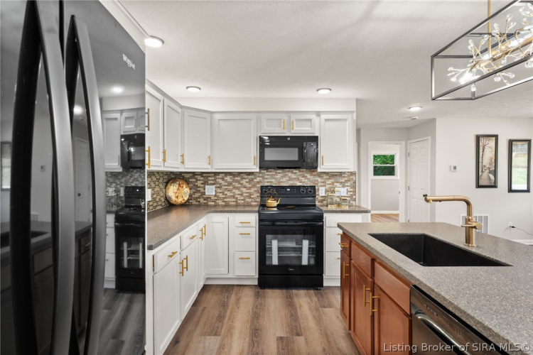 Listing Image 13