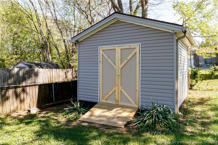 Listing Image 5