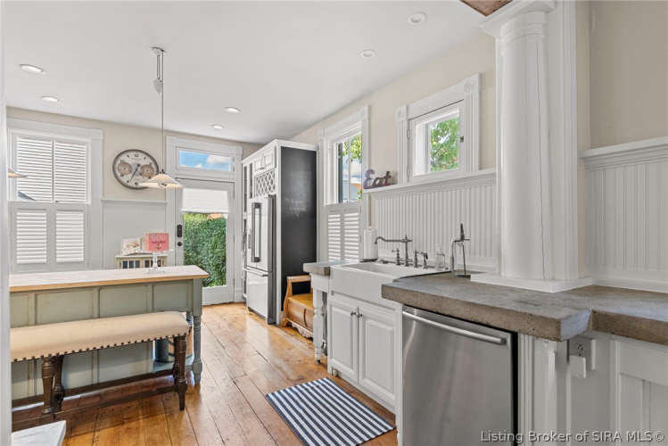 Listing Image 11