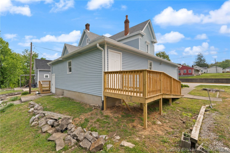Listing Image 4