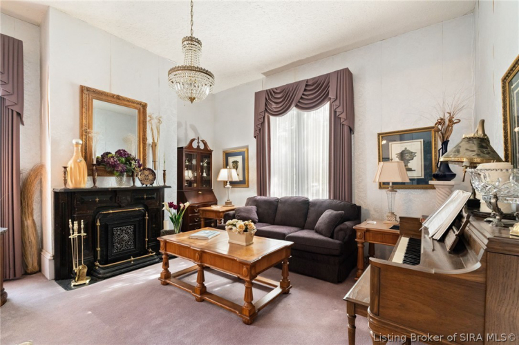 Listing Image 9