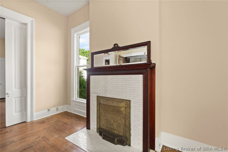 Listing Image 17