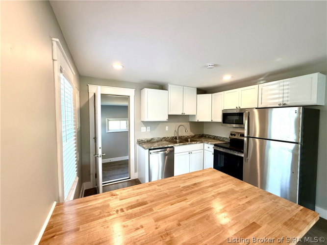 Listing Image 11