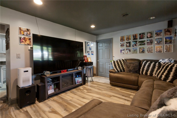 Listing Image 21