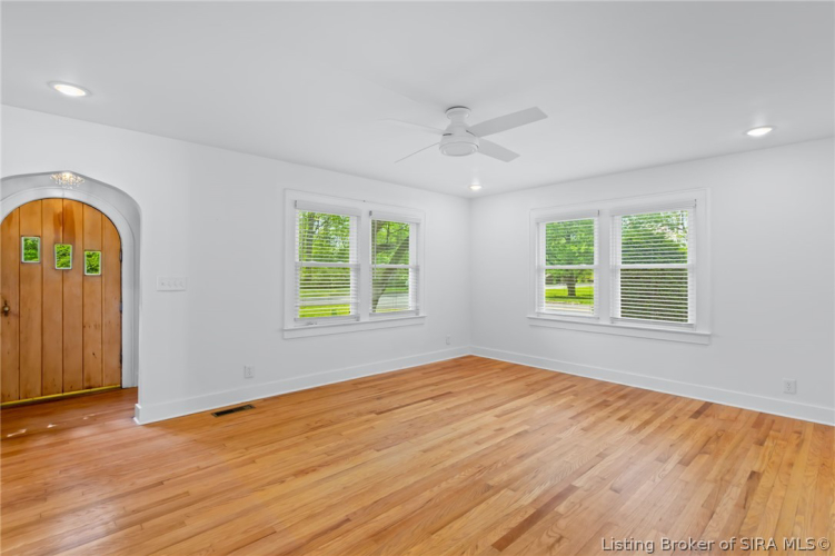 Listing Image 14