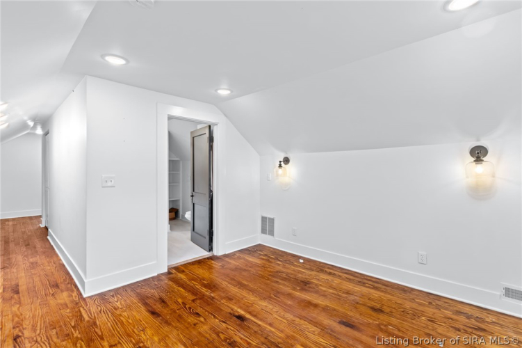 Listing Image 50