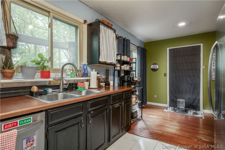 Listing Image 13