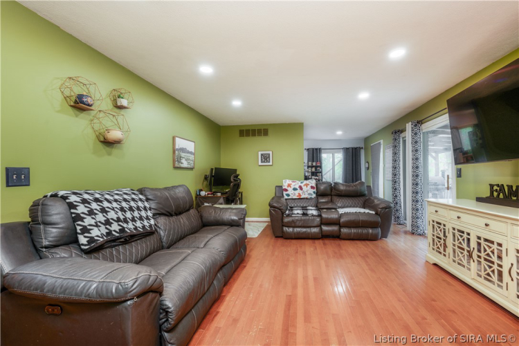 Listing Image 8