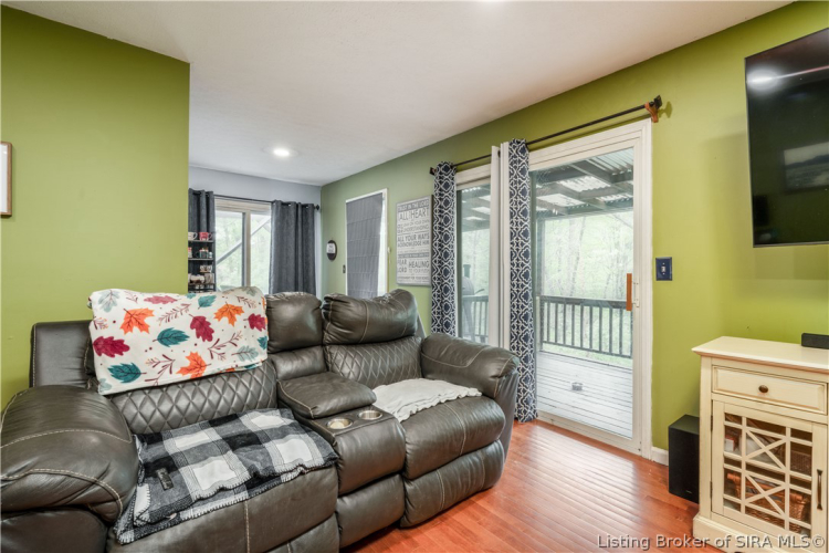Listing Image 9