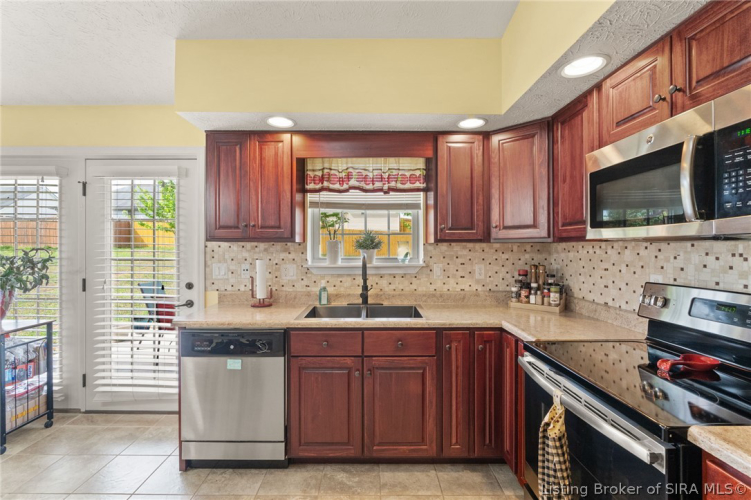 Listing Image 10