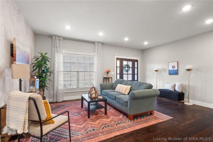 Listing Image 11