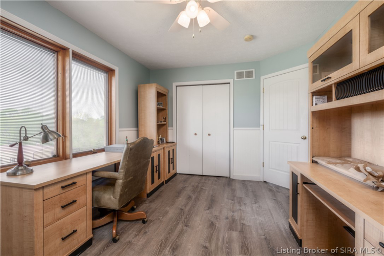 Listing Image 19