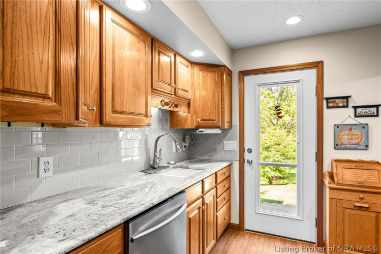 Listing Image 5