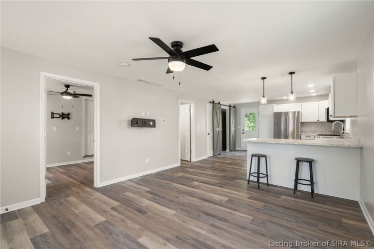 Listing Image 6