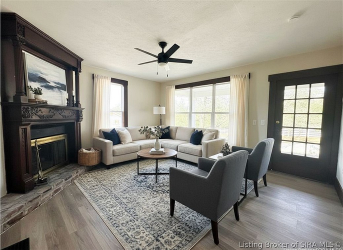 Listing Image 5