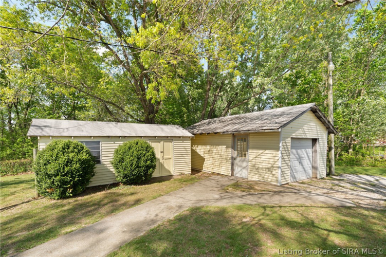 Listing Image 11