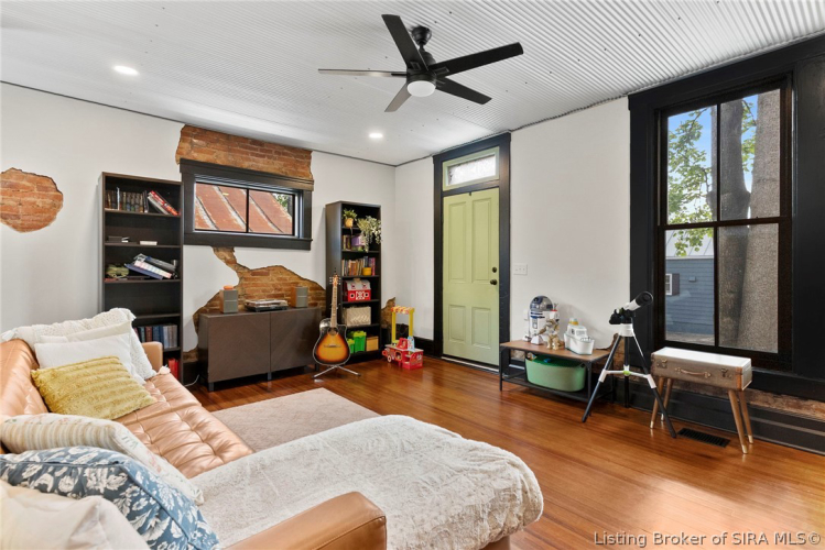 Listing Image 3