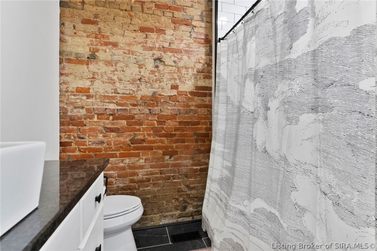 Listing Image 24