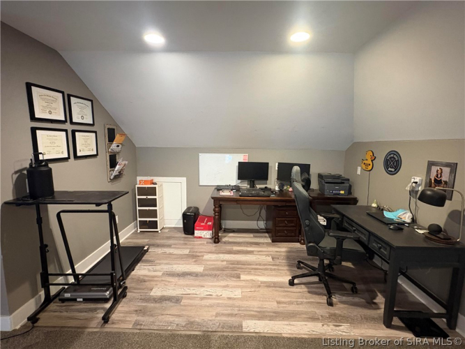 Listing Image 18