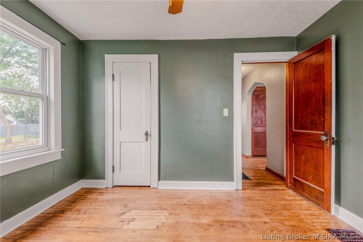 Listing Image 14