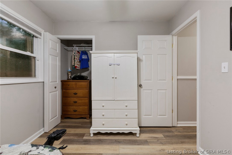Listing Image 18