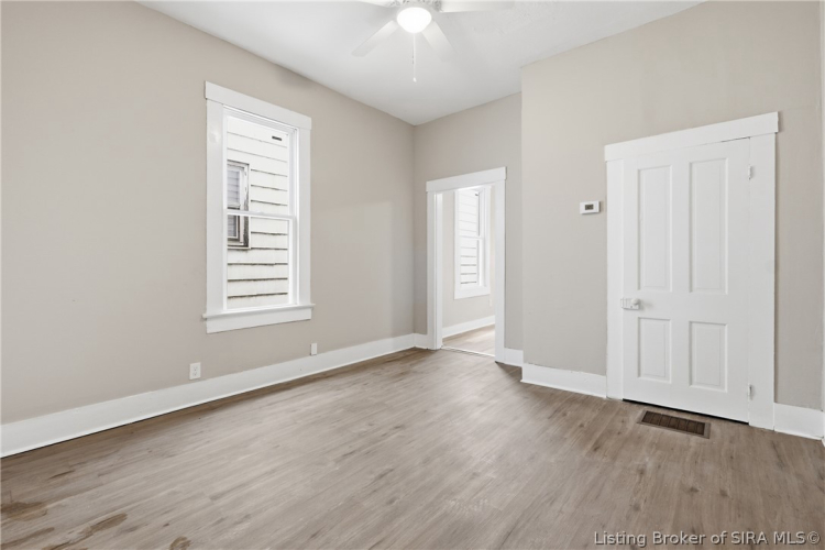 Listing Image 6