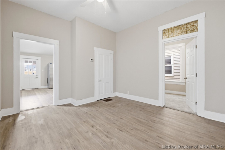 Listing Image 8