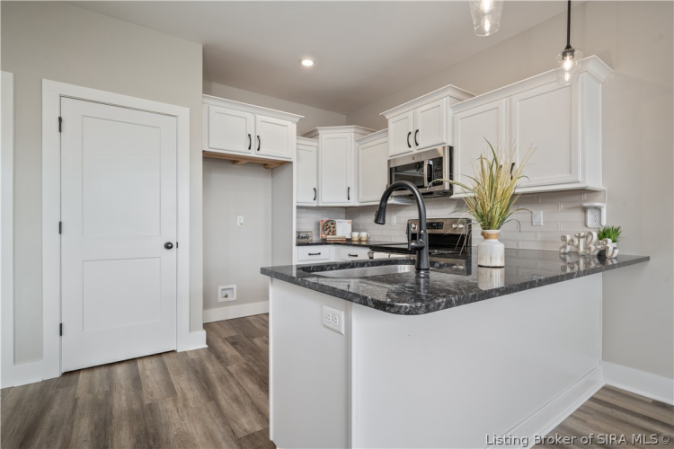 Listing Image 10