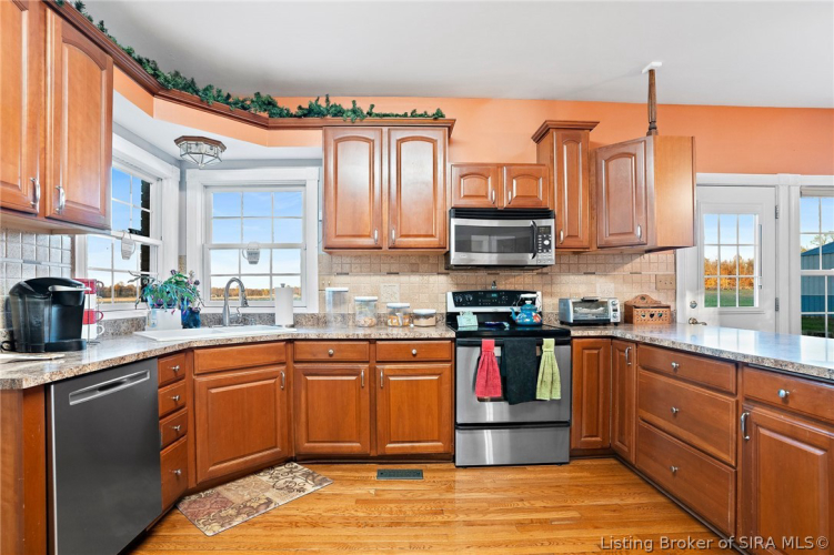Listing Image 3