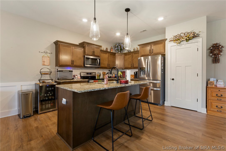 Listing Image 8