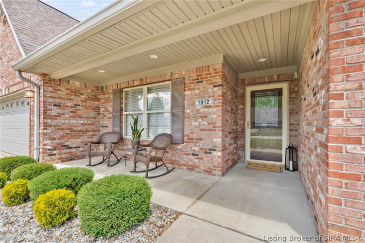 Listing Image 4