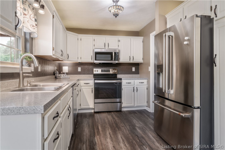 Listing Image 9