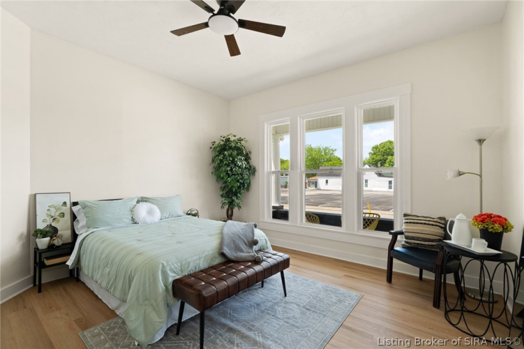 Listing Image 4