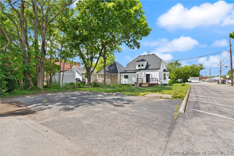 Listing Image 6