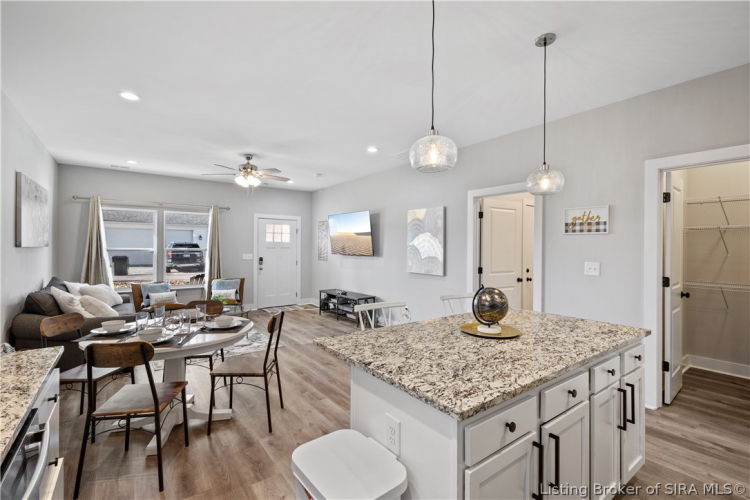 Listing Image 15