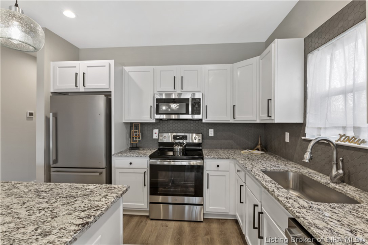 Listing Image 4