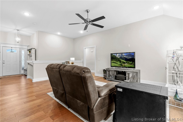 Listing Image 12