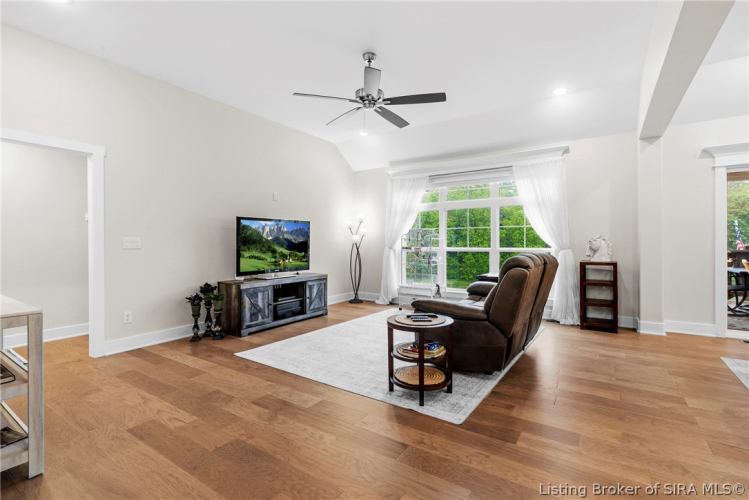 Listing Image 10