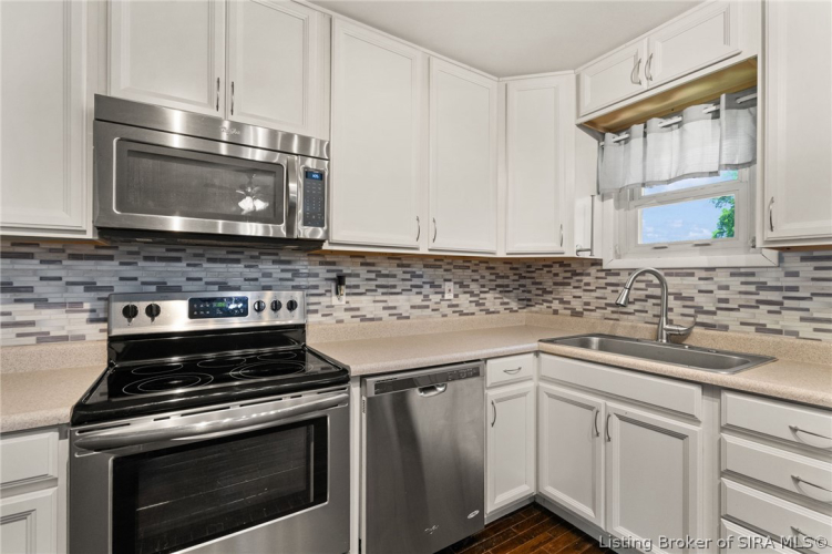 Listing Image 12