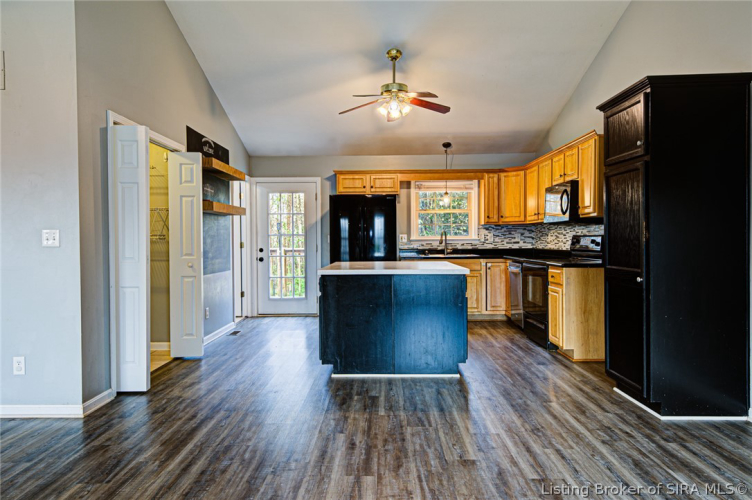 Listing Image 10