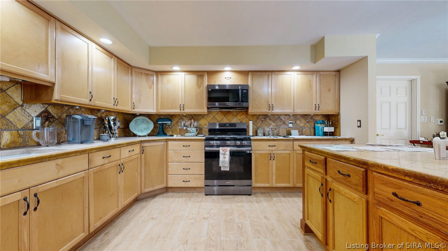 Listing Image 12