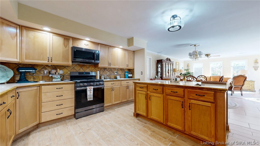 Listing Image 10