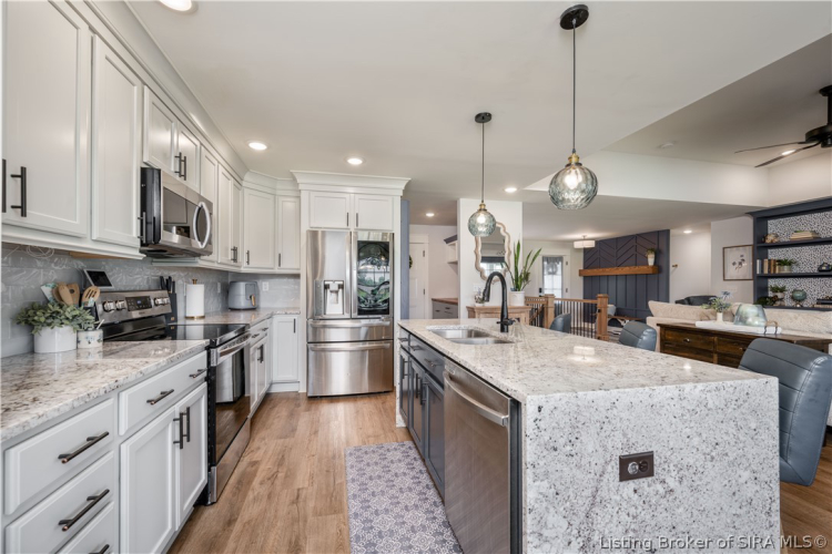 Listing Image 11
