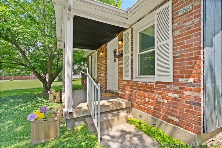 Listing Image 3