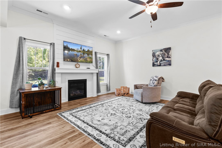 Listing Image 4