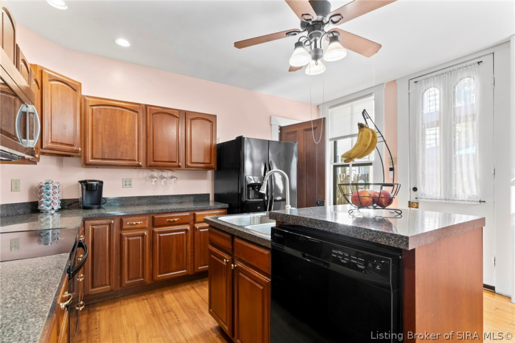 Listing Image 18