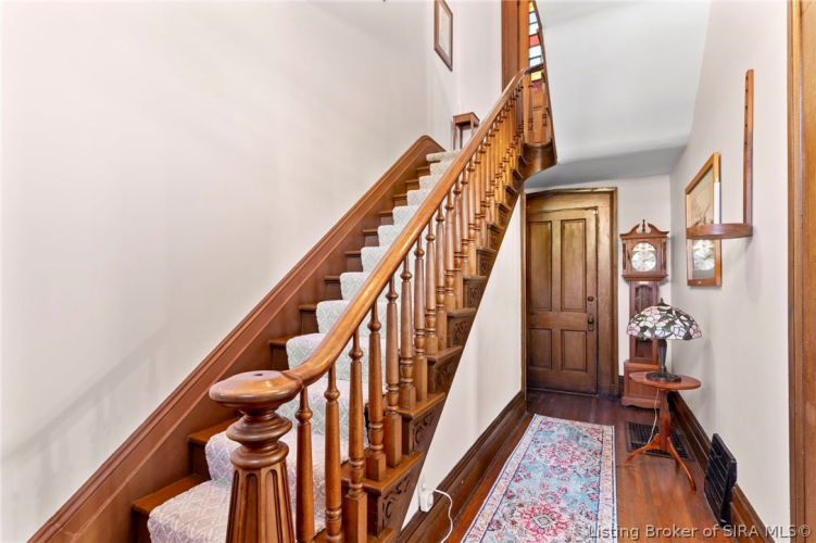 Listing Image 5
