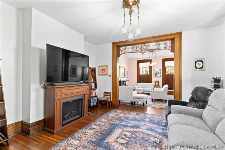 Listing Image 9