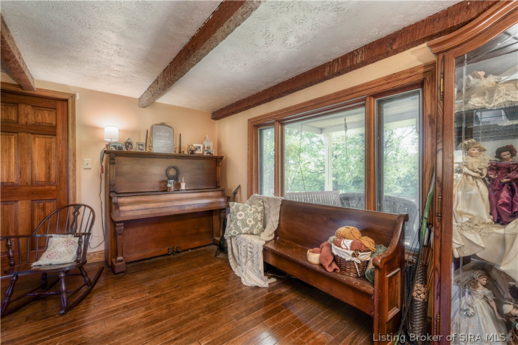 Listing Image 11
